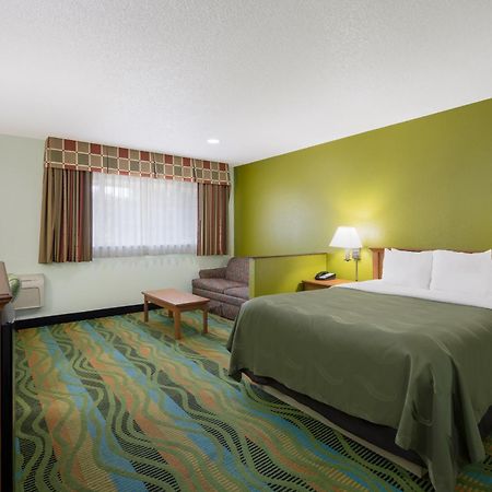 Quality Inn & Suites Medford Airport מראה חיצוני תמונה