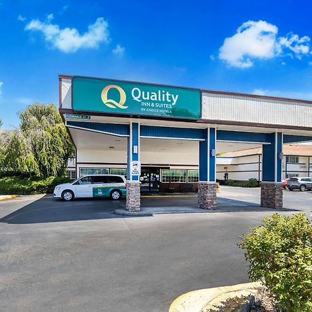 Quality Inn & Suites Medford Airport מראה חיצוני תמונה