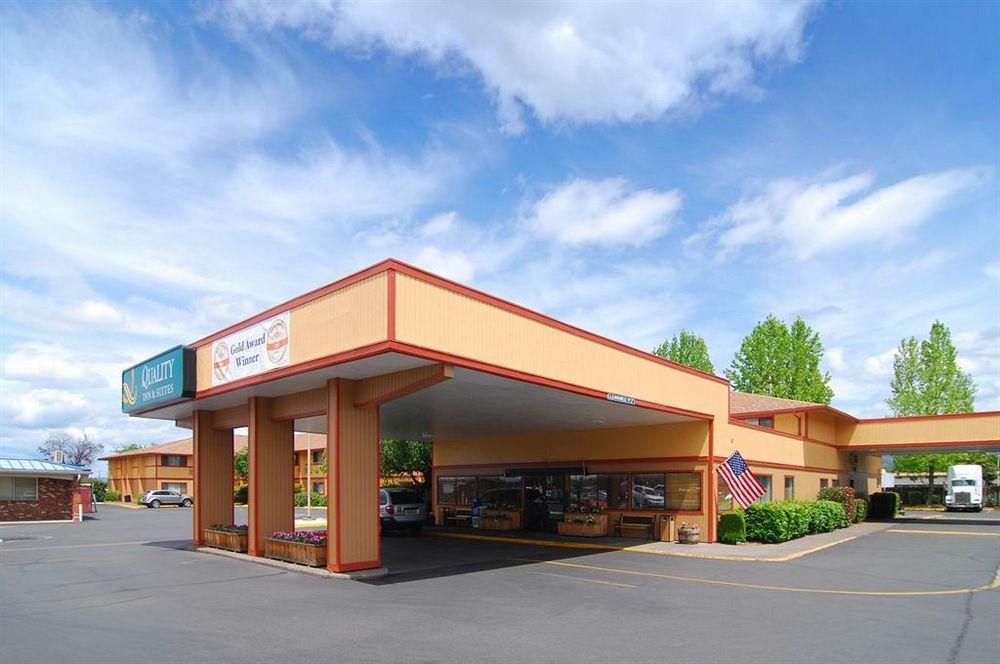 Quality Inn & Suites Medford Airport מראה חיצוני תמונה
