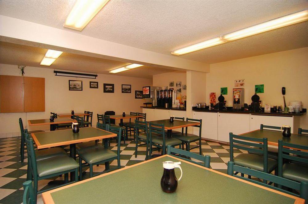 Quality Inn & Suites Medford Airport מראה חיצוני תמונה