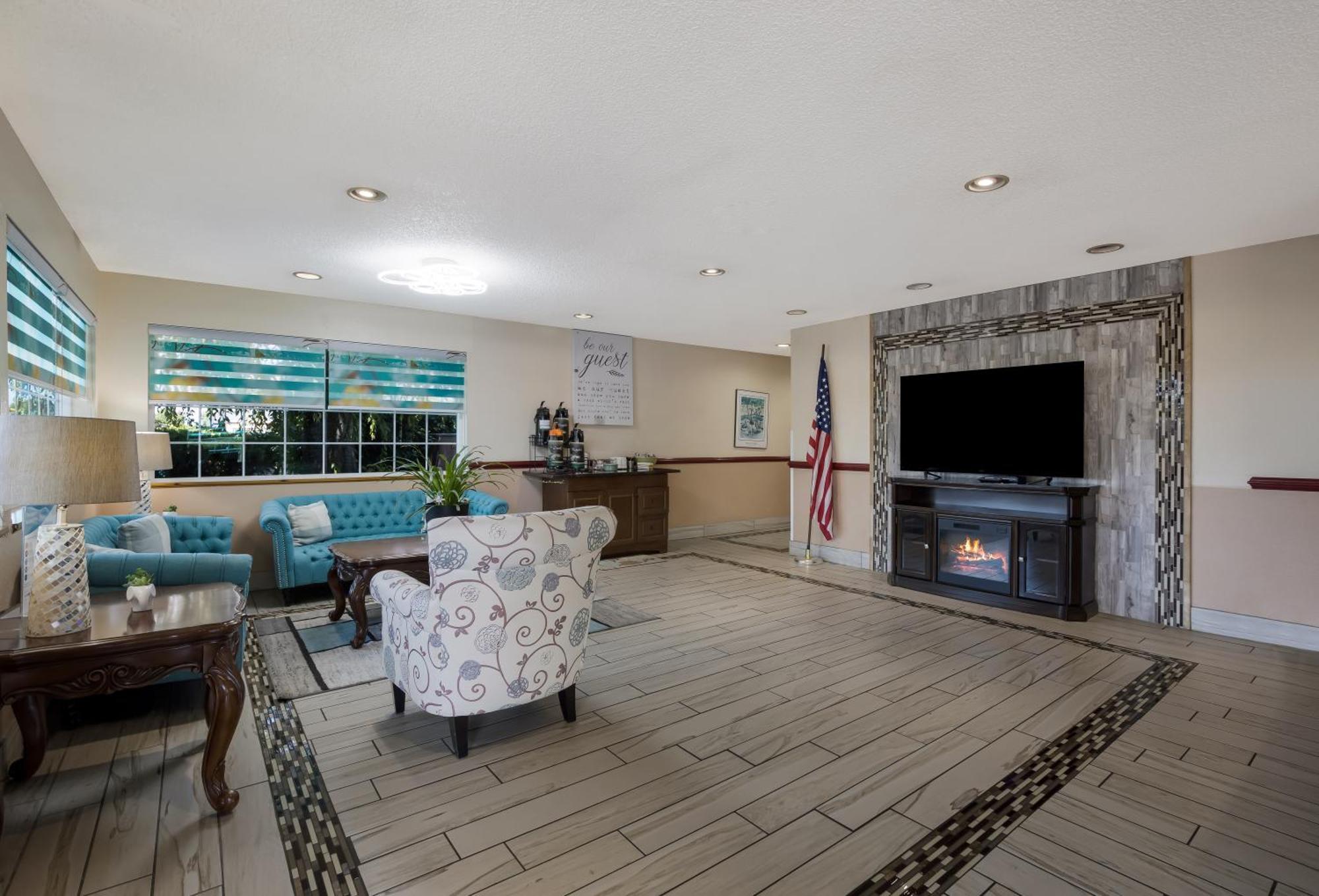 Quality Inn & Suites Medford Airport מראה חיצוני תמונה