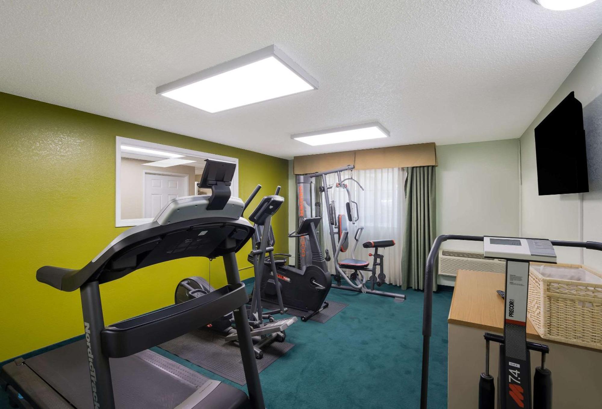 Quality Inn & Suites Medford Airport מראה חיצוני תמונה