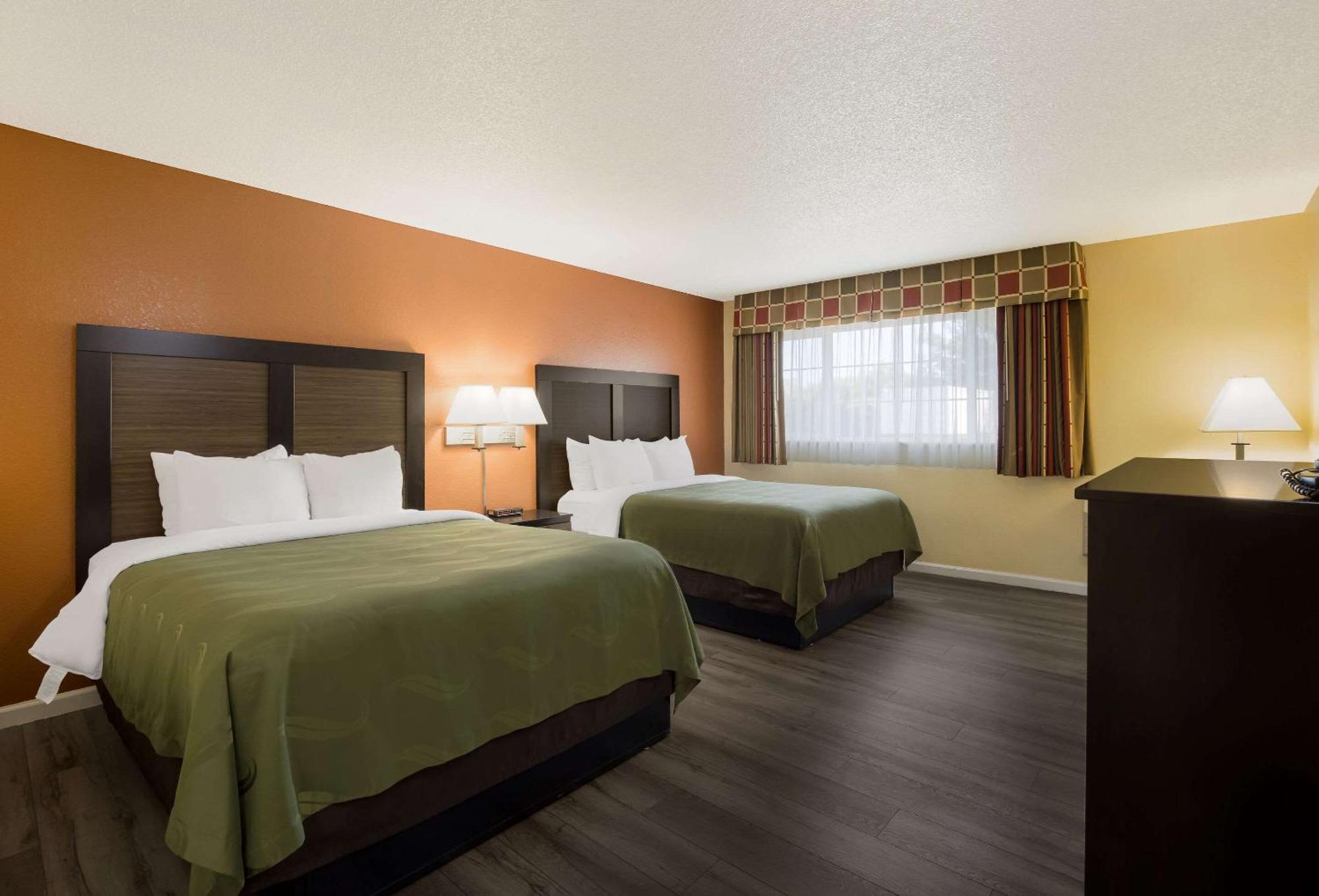 Quality Inn & Suites Medford Airport מראה חיצוני תמונה