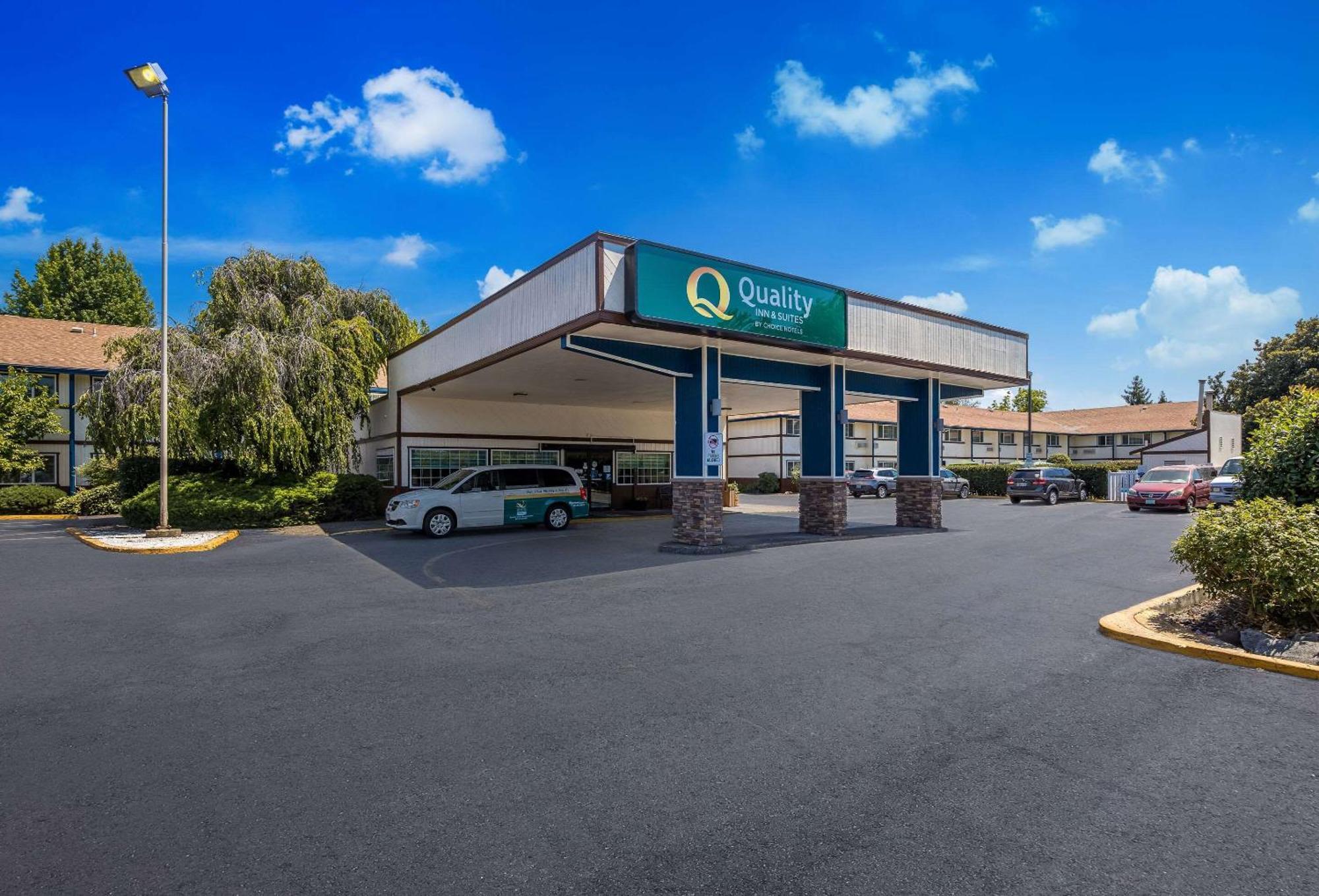 Quality Inn & Suites Medford Airport מראה חיצוני תמונה