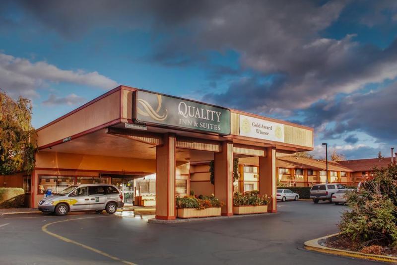 Quality Inn & Suites Medford Airport מראה חיצוני תמונה