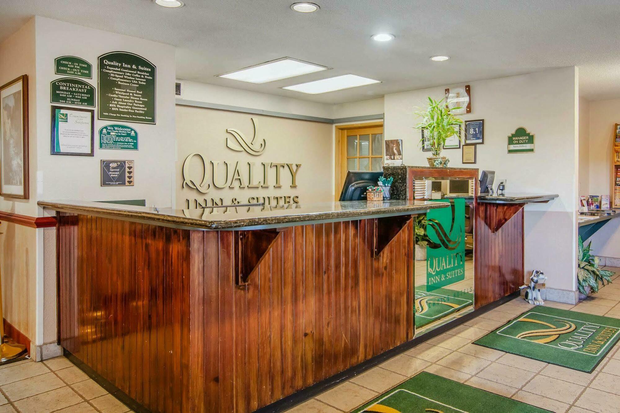 Quality Inn & Suites Medford Airport מראה חיצוני תמונה