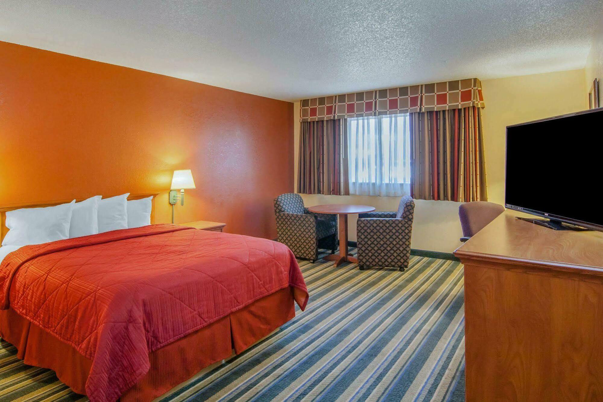 Quality Inn & Suites Medford Airport מראה חיצוני תמונה